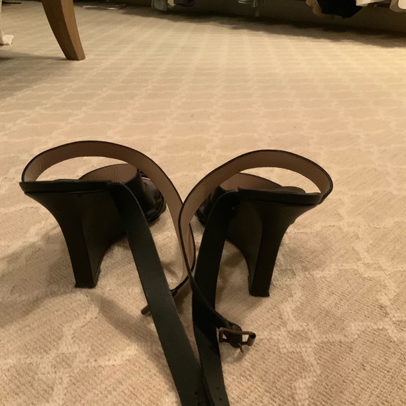Sexy Manolo Blahnik black wedge heel shoes!! - Picture 3 of 3